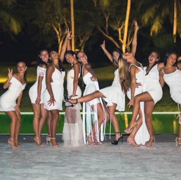 Meet your Posher, Valeria - Picture 1 of 1